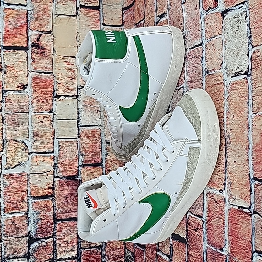 NIKE HITOP SHOES,  MENS SIZE 8.5 GUC